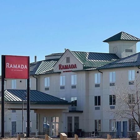 Ramada By Wyndham Estevan Экстерьер фото