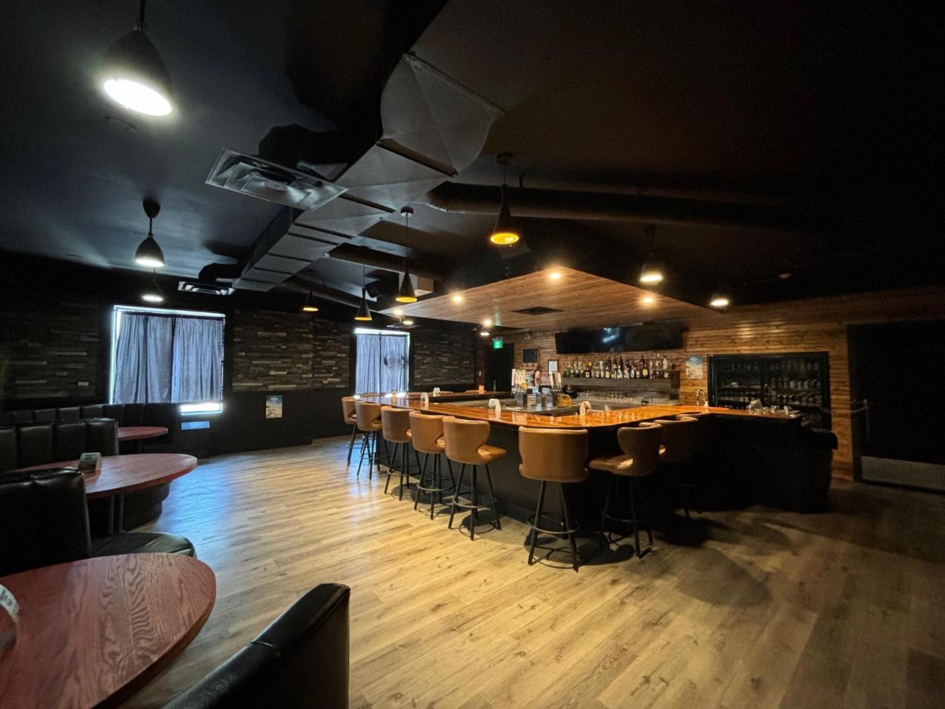 Ramada By Wyndham Estevan Экстерьер фото