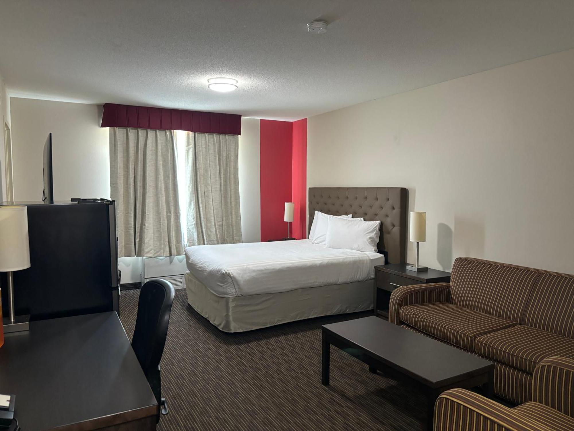 Ramada By Wyndham Estevan Экстерьер фото